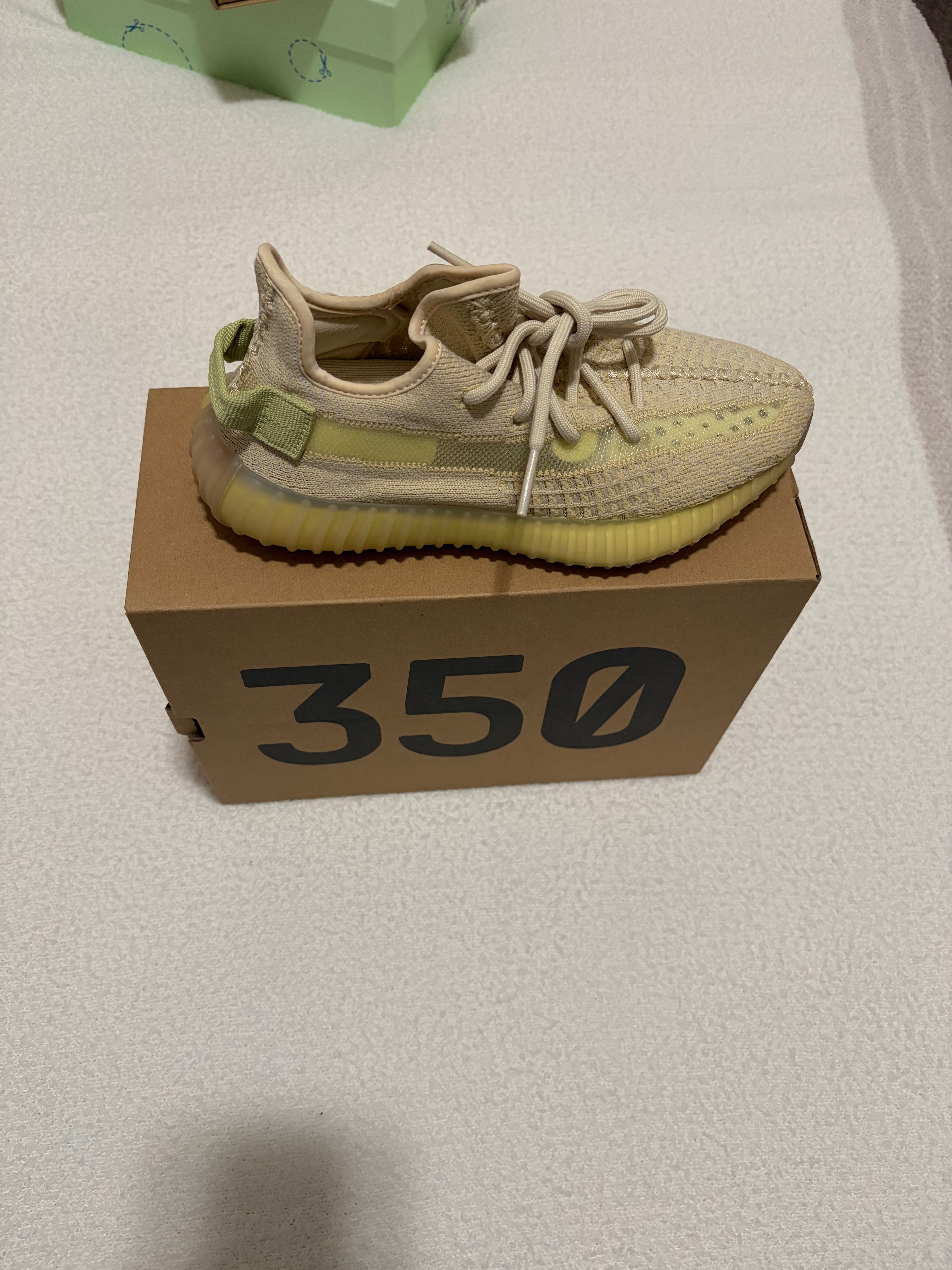 YEEZY BOOST 350 V2 Cream Womans 5 1/2 SOS_Products YEEZY BOOST 350 V2 Cream Womans 5 1/2 SOS_Products
